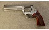 Smith & Wesson Model 686-6 Plus Deluxe
.357 Mag. - 2 of 3