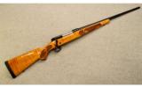 Winchester Model 70 Featherweight ~ Maple Stock
.25-06 Rem. - 1 of 9
