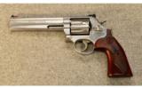 Smith & Wesson Model 686-6 Plus Deluxe
.357 Mag. - 2 of 2