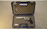 Smith & Wesson Model 460 XVR
.460 S&W - 3 of 3
