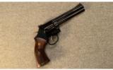 Smith & Wesson Classics ~ Model 586-8 ~ .357 Mag. - 1 of 3