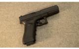 Glock ~ Model 22 ~ .40 S&W - 1 of 2