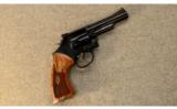 Smith & Wesson Classic ~ Model 19-9 Combat Magnum ~ .357 Mag. - 1 of 3