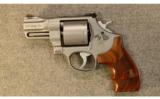 Smith & Wesson Performance Center ~ Model 627-5 ~ 357 Mag. - 2 of 3