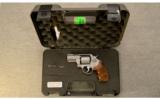 Smith & Wesson Performance Center ~ Model 627-5 ~ 357 Mag. - 3 of 3