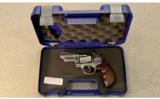 Smith & Wesson ~ Model 629-6 Deluxe ~ .44 Rem. Mag - 3 of 3
