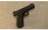 Glock ~ Model 22 ~ .40 S&W - 1 of 2