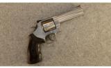 Smith & Wesson ~ Model 629-5 Classic ~ .44 Rem. Mag. - 1 of 3