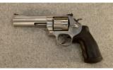 Smith & Wesson ~ Model 629-5 Classic ~ .44 Rem. Mag. - 2 of 3
