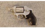 Smith & Wesson ~ Model 642-1 Airweight ~ .38 Spl. - 2 of 3