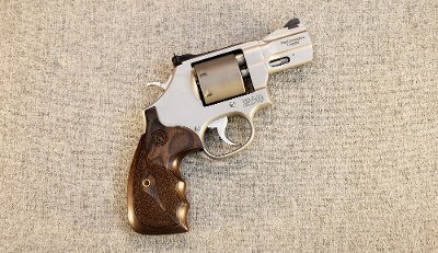 Smith & Wesson ~ Performance Center ~ Model 986 ~ 9mm