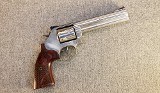 Smith & Wesson ~ Model 686-6 Plus Deluxe ~ .357 Mag - 1 of 3