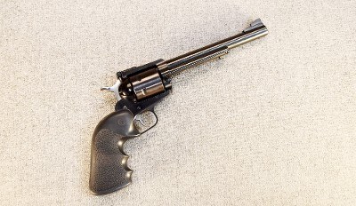 Ruger ~ New Model Super Blackhawk ~ .44 Rem. Mag.