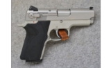 Smith & Wesson 4013, .40 S&W, Stainless Pistol - 1 of 2