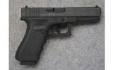 Glock Model 22,
.40 S&W, DA Pistol - 1 of 2