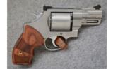 Smith & Wesson 627-5,
.357 Mag. 8X, Performance Center - 1 of 2