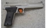 Smith & Wesson Model 2206,.22 LR., Target Pistol - 1 of 2