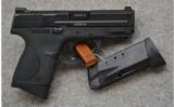 Smith & Wesson M&P40c,
.40 S&W.,
Compact Pistol - 1 of 2