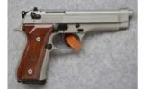 Beretta 92FS Stainless,
9mm Parabellum - 1 of 2