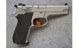 Smith & Wesson 5906,
9mm Para.,
Carry Pistol - 1 of 2