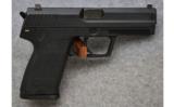 Heckler & Koch ~ USP 40 ~ .40 S&W. - 1 of 2