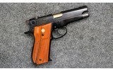 Smith & Wesson ~ 39-2 ~ 9x19