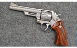 Smith & Wesson ~ 629 ~ .44 Magnum - 2 of 4