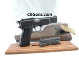 FINE CANADIAN INGLIS RIG, CAL. 9MM. SER. 4CH2914. - 1 of 14