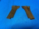 HIGH STANDARD WOOD VICTOR GRIPS - 1 of 2