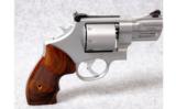 Smith & Wesson Stainless
Model 627-5 .357 Magnum - 1 of 2