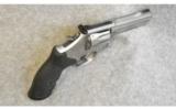 Smith & Wesson ~ 617-6 ~ .22 LR - 3 of 4