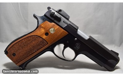 Smith & Wesson ~ Model 439 ~ 9mm Parabellum