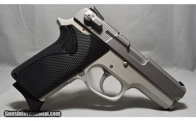 Smith & Wesson ~ Model 3913 ~ 9mm Luger