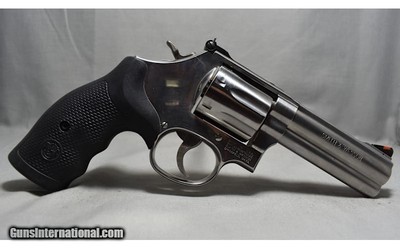 Smith & Wesson ~ Model 686-6 ~ .357 Magnum