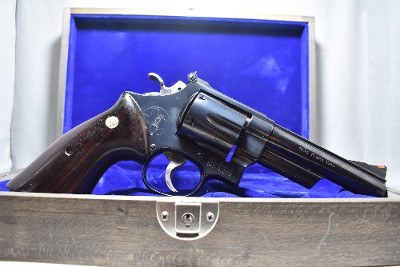 Smith & Wesson ~ Model 544 Texas Commemorative 1836-1986 ~ .44-40 Winchester