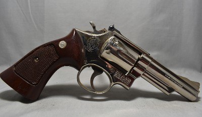 Smith & Wesson ~ Model 19-3 ~ .357 Magnum