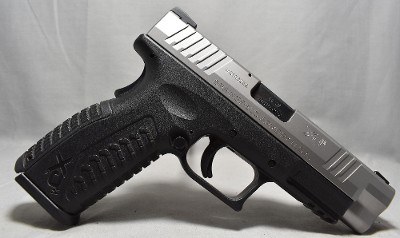 Springfield Armory ~ XDm-40 ~ .40 S&W
