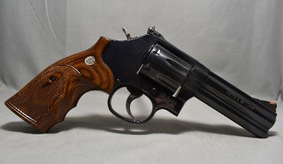 Smith & Wesson ~ Model 586-7 ~ .357 Magnum