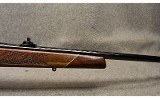 Weatherby ~ Mark V Deluxe ~ .300 Weatherby Magnum - 4 of 11