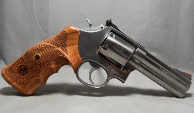 Smith & Wesson ~ Model 686-2 ~ .357 Magnum