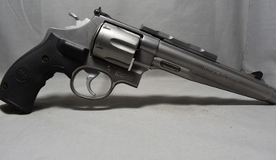 Smith & Wesson ~ Model 629-6 ~ .44 Magnum