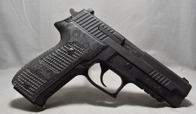 Sig Sauer ~ P226 ~ 9mm Luger - Image 1 of 3