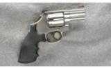 Smith and Wesson Model 686-5 Revolver .357 - 1 of 2