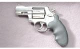 Smith & Wesson Model 686-5 Revolver .357 - 2 of 2