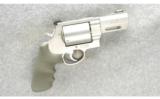 Smith & Wesson Model 460PC Revolver .460 S&W Mag - 1 of 2