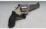 Smith & Wesson ~ 686-6 ~ .357 Mag - 1 of 3