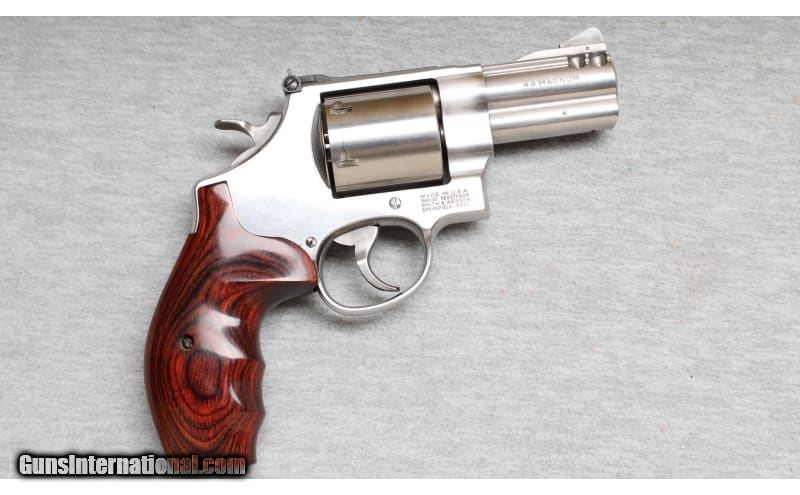 Smith And Wesson ~ Model 629 5 ~ 44 Magnum 3329