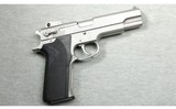 Smith & Wesson ~ Model 1006 ~ 10mm Auto - 1 of 2