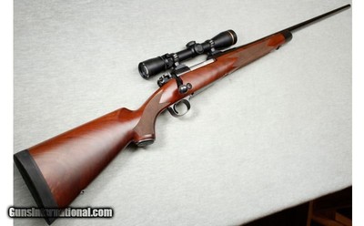 Winchester ~ Model 70 Classic Super Grade ~ .300 WIN MAG