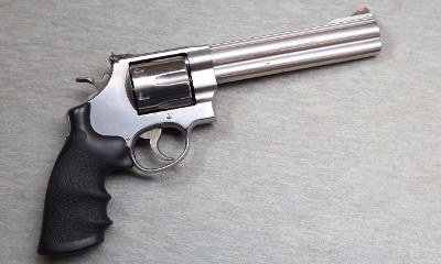 Smith & Wesson ~ Model 629 Classic ~ .44 Mag